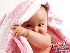 怎么給羊?qū)殞毴⌒∶? /></a>    小名，又稱“乳名”，一般是指嬰兒初生時長輩所取的非正式的名字，與學(xué)名不同，意思簡單，瑯瑯上口，只要好聽、易記、叫起來順口就行。對家人來說，更愿意用小名來稱呼自己的...</div>
							        <div style="height:5px; font-size:5px"></div>
							        <hr width="99%" style="text-align:center; border-style:dotted; border-width:0px; height:1px;" />
							        <div style="height:5px; font-size:5px"></div>
							    </div>
						        </td>
	</tr><tr style="border-width:0px;">
		<td valign="top">
						        <div style="padding-left:3px; padding-right:3px;line-height:180%">
							         <h3 style="padding:0px;margin:0px;display:inline;"><a id="ctl00_ContentPlaceHolder1_ShowMore1_dgNews_ctl07_HyperLink1" class="headline" href="/yang/s.aspx?newsid=3918" target="_blank">2015羊?qū)殞毱鹈?五行為木的起名用字</a></h3>
							         <span id="ctl00_ContentPlaceHolder1_ShowMore1_dgNews_ctl07_Label1" style="color:Green;font-size:10pt;">2015/4/16 15:59:04</span>
							          <span style="color:Red;font-size:8pt;"></span>
							        <br />
							        <div style="padding-top:1px; width:95%; padding-left:8px; line-height:180%;color:#2f2f2f;font-size:14px;" ><a href=